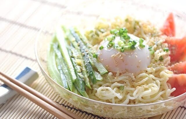 インスタントラーメンで簡単「冷やし中華」!【料理レシピはParty Kitchen🎉】