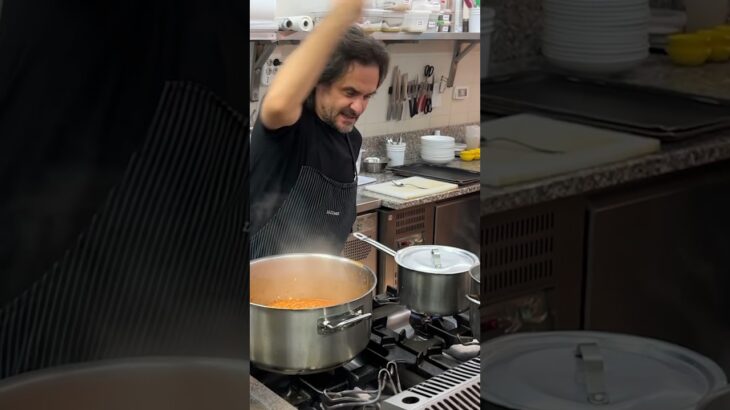 【大暴れ】星付きレストラン営業風景!イタリアの現場で闘ってきました。#shorts