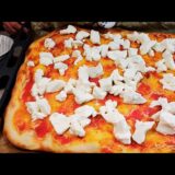 Pizza in teglia Veloce: Gustosa e Facile da Preparare!”