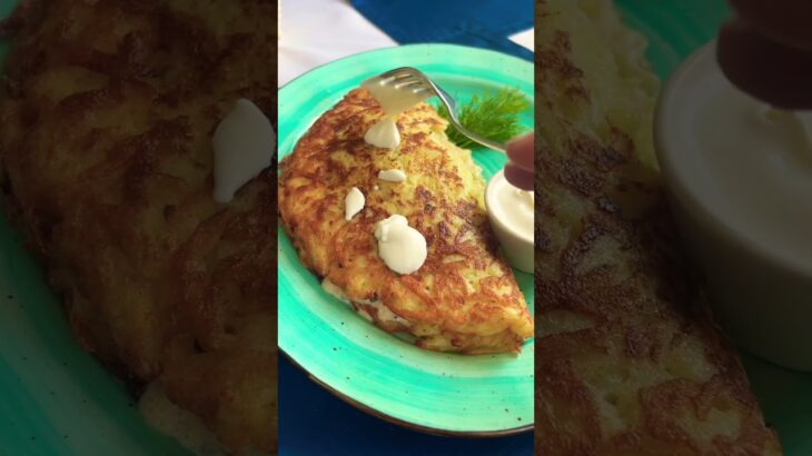 “Stara Sloboda” restaurant: potato pancake with sour cream — delicious! 🥔 #Draniki #Restaurant
