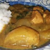 【孤独のグルメ】ほうれん草カレーの作り方☆ハウスバーモントカレー中辛とSBとけ込むカレー甘口をブレンド、お米の高騰が続く中ご飯少なめ具だくさんのカレー☆おなか🍚🌾いっぱい御飯が喰いてぇ👉👈