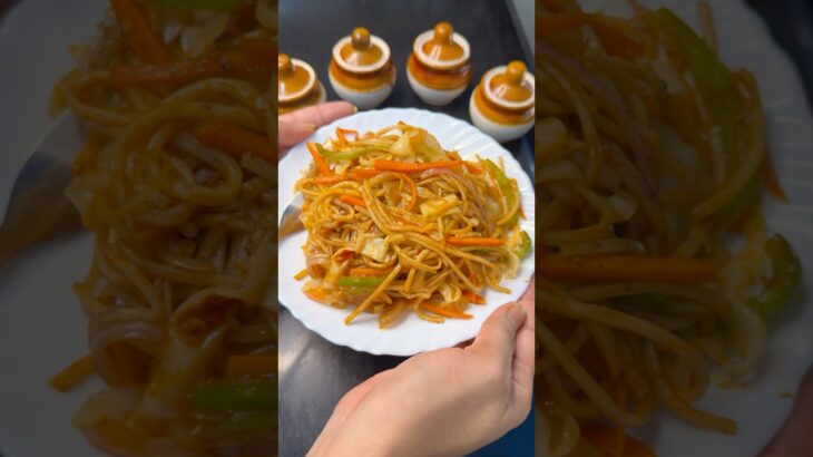 Kya apke bhi ghar esa hi hota hai #shorts #recipe #chowmein #desi #foodforfamilykitchen