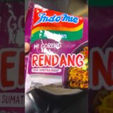 Pertama kali nyobain dan ternyata enak juga indomie varian rendang ini 😍😋#indomii #indomierendang