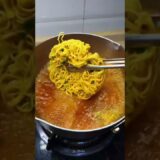 Mie kuah telur dan sosis pedas gurih #miekuah #indomie #resepmie #cooking #shortvideo