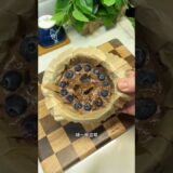 只需要一个微波炉3分钟做出爆浆蓝莓巧克力蛋糕,厨房小白轻松做出,邪修修炼就是快 #food #美食教程