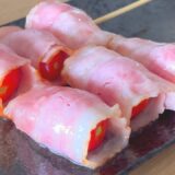 レンジで1分半!簡単なのに旨すぎるトマトのベーコン巻き